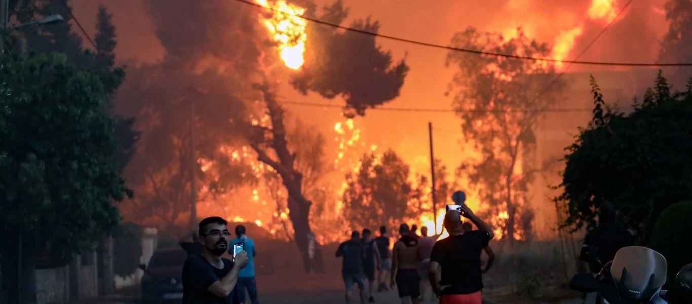 ΓΣΕΕ: Ζητά την προστασία των εργαζομένων στις πληγέντες περιοχές από τις φωτιές